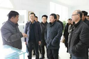 安陽市高新區(qū)負責(zé)人李長治、管委會副主任牛福生一行深入我司調(diào)研